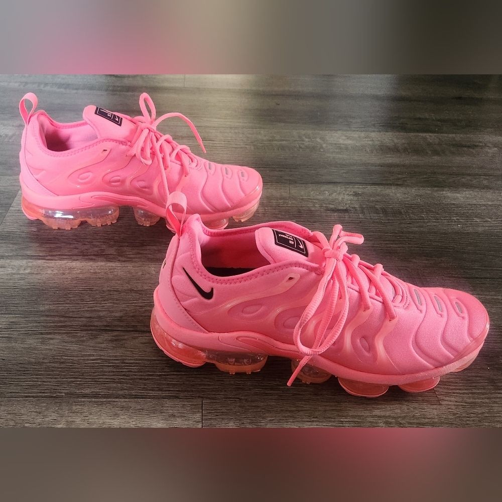 **LIKE NEW** Nike Air VaporMax Plus Sz 10 Vibrant Neon BUBBLEGUM Hot Sunset Pink - Picture 2 of 12